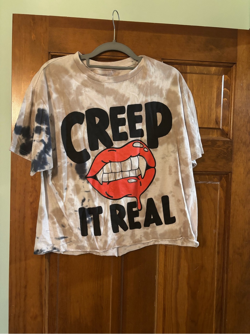 Creep It Real Tie-Dye Graphic Tee - Beige with Red Lip Print